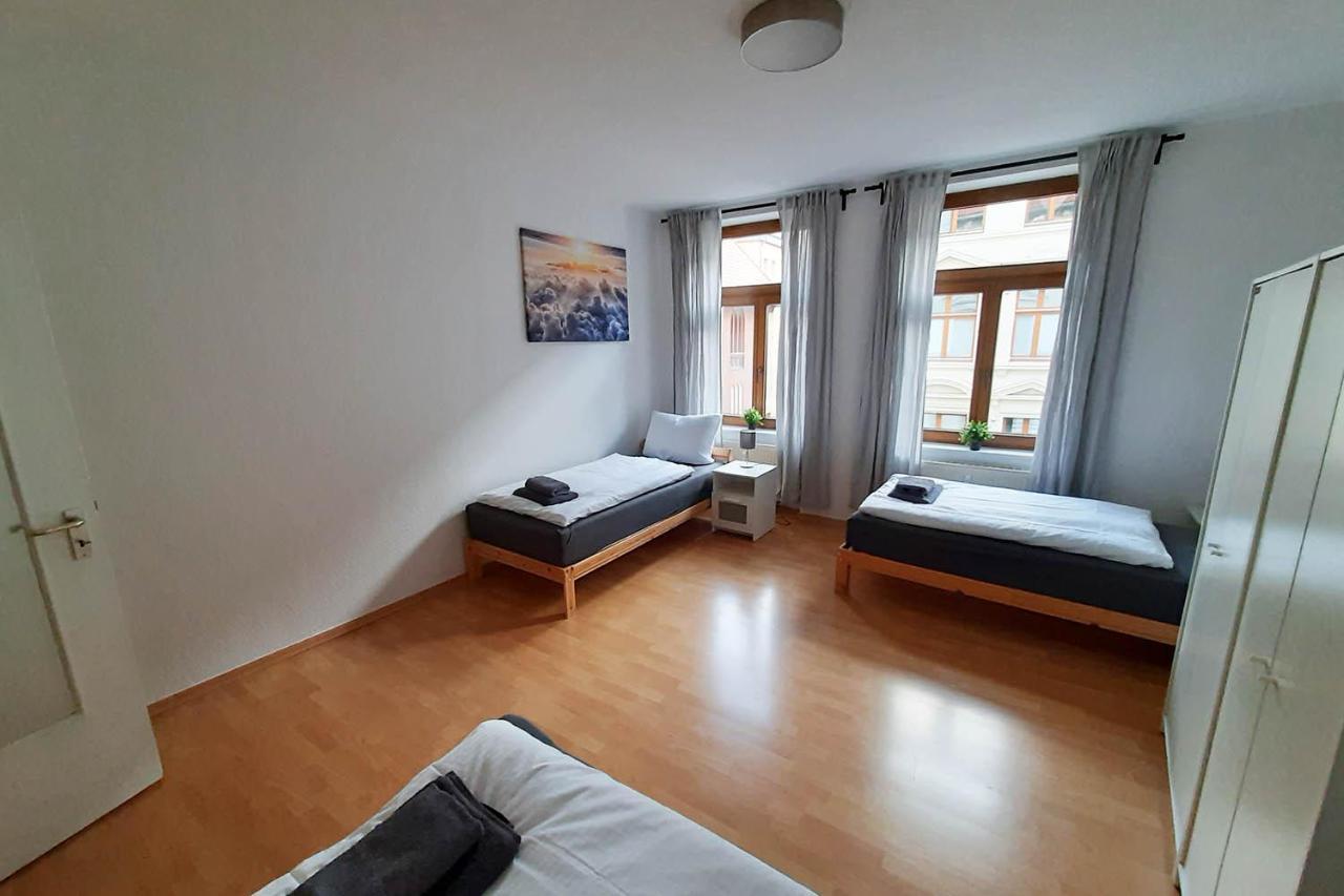 Cozy 2 Room Apartment In Magdeburg Eksteriør bilde